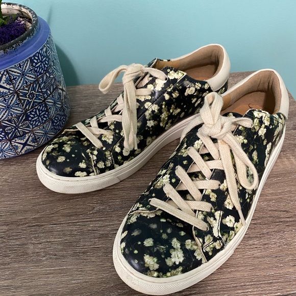 *SOLD* Unique Leather Floral Lucky Brand 🍀Shoes - Size 6 - Picture 4 of 6
